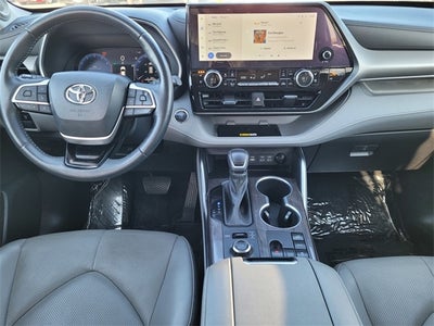 2023 Toyota Highlander Limited AWD W/ JBL Audio and Power Moonroof