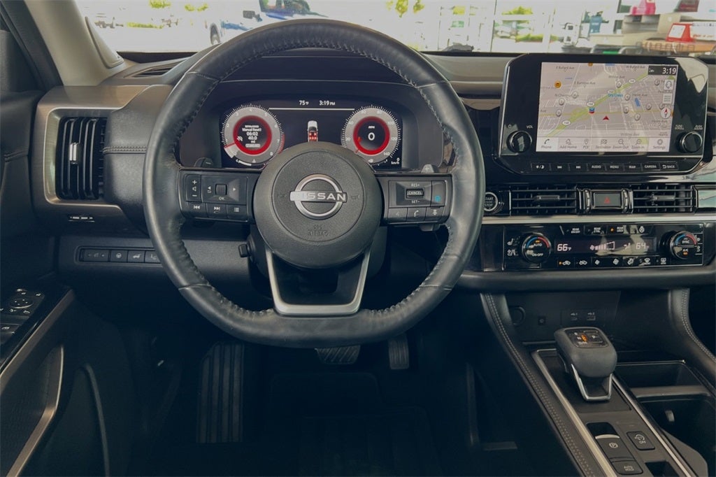2022 Nissan Pathfinder Platinum LIKE NEW